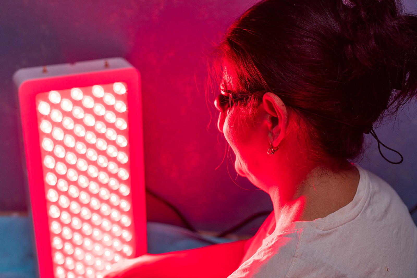 woman doing red light therapy at home